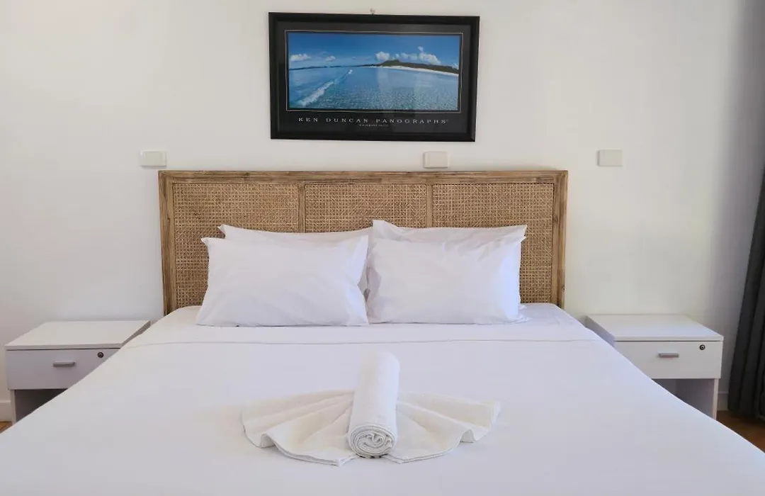 Nomads Airlie Beach (Adults Only)-1